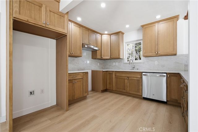 11215 Lull, Los Angeles, CA 91352