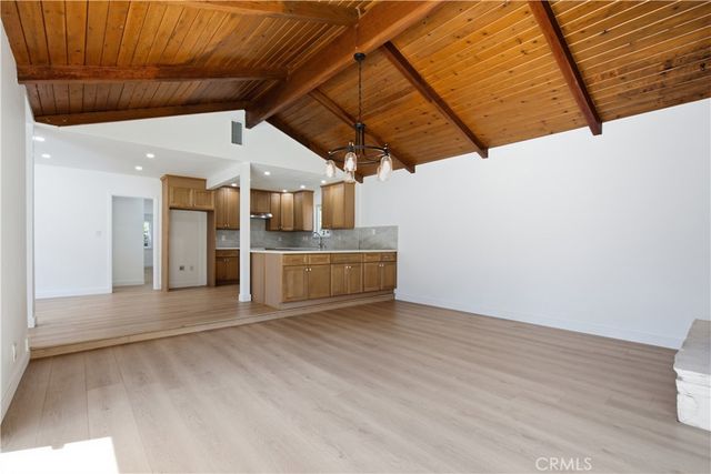 11215 Lull, Los Angeles, CA 91352