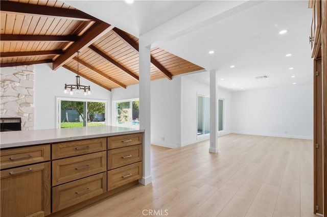 11215 Lull, Los Angeles, CA 91352