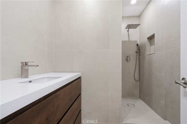 11215 Lull, Los Angeles, CA 91352