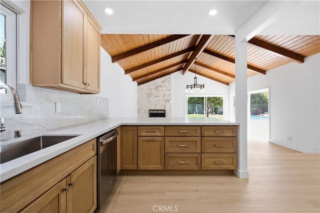 11215 Lull, Los Angeles, CA 91352