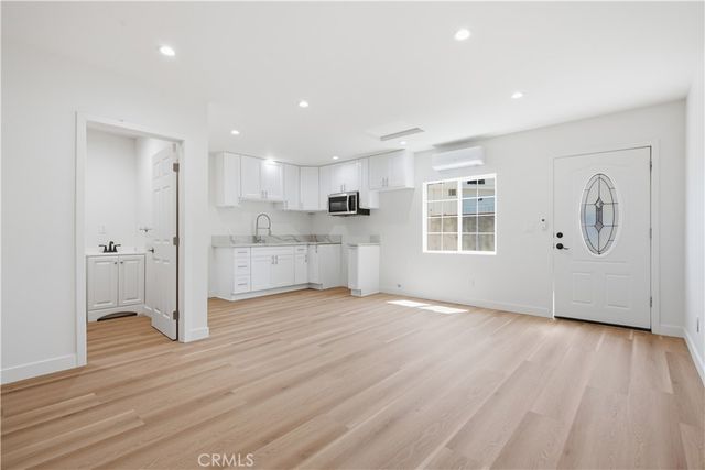 11215 Lull, Los Angeles, CA 91352