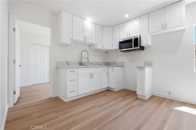 11215 Lull, Los Angeles, CA 91352