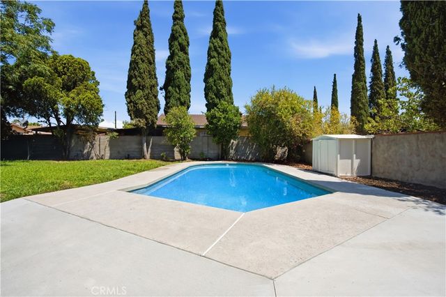 11215 Lull, Los Angeles, CA 91352
