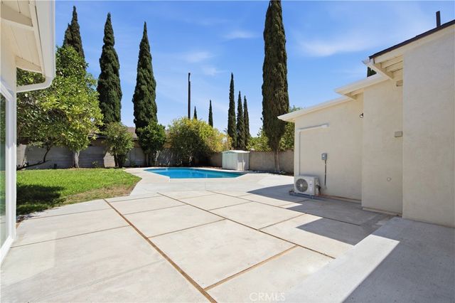 11215 Lull, Los Angeles, CA 91352