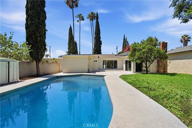 11215 Lull, Los Angeles, CA 91352