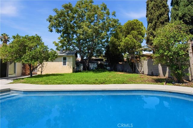 11215 Lull, Los Angeles, CA 91352