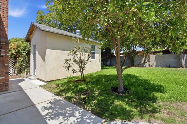 11215 Lull, Los Angeles, CA 91352