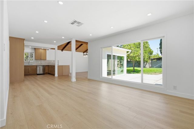 11215 Lull, Los Angeles, CA 91352