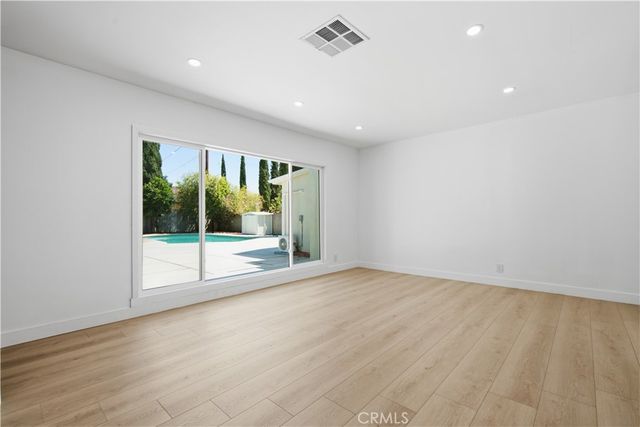 11215 Lull, Los Angeles, CA 91352