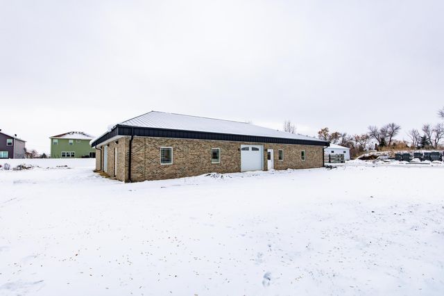 5875 31st Street S, Fargo, ND 58104