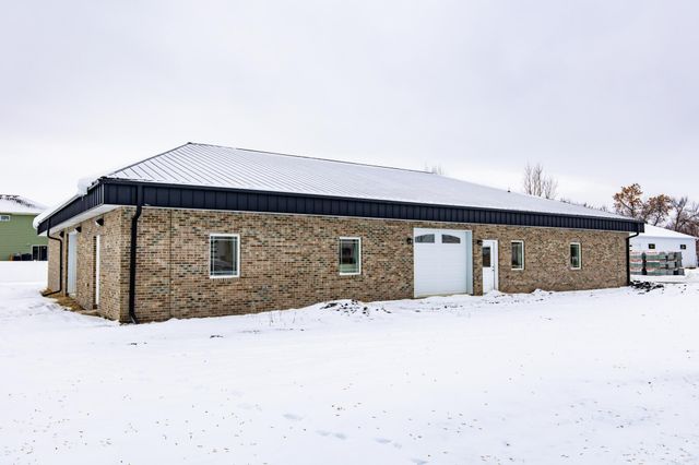 5875 31st Street S, Fargo, ND 58104