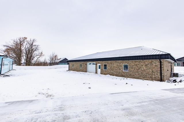 5875 31st Street S, Fargo, ND 58104