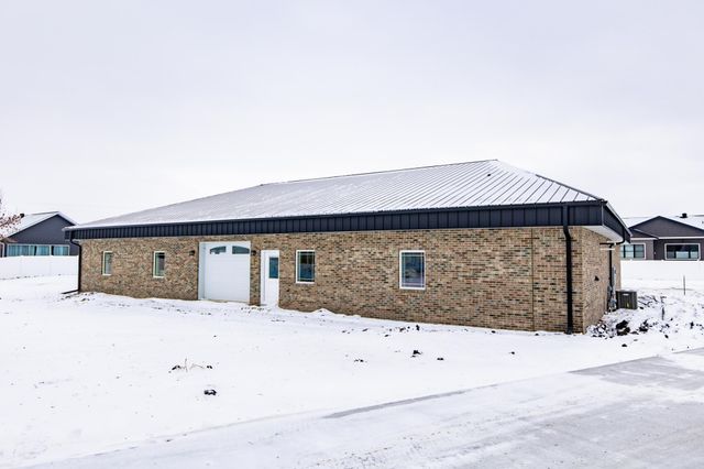 5875 31st Street S, Fargo, ND 58104