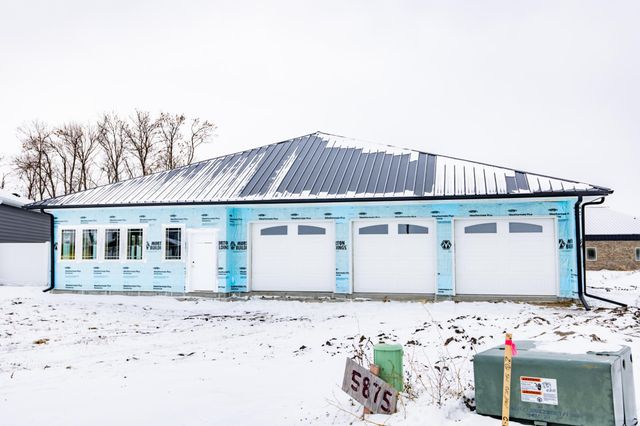 5875 31st Street S, Fargo, ND 58104