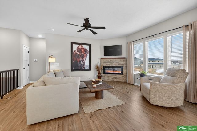 11952 S 107 Avenue, Papillion, NE 68046