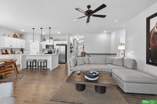 11952 S 107 Avenue, Papillion, NE 68046