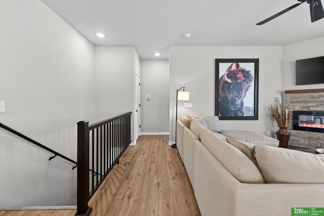 11952 S 107 Avenue, Papillion, NE 68046