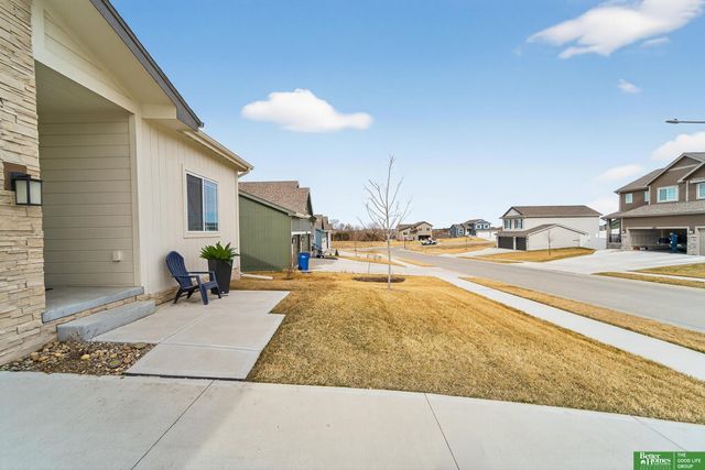 11952 S 107 Avenue, Papillion, NE 68046