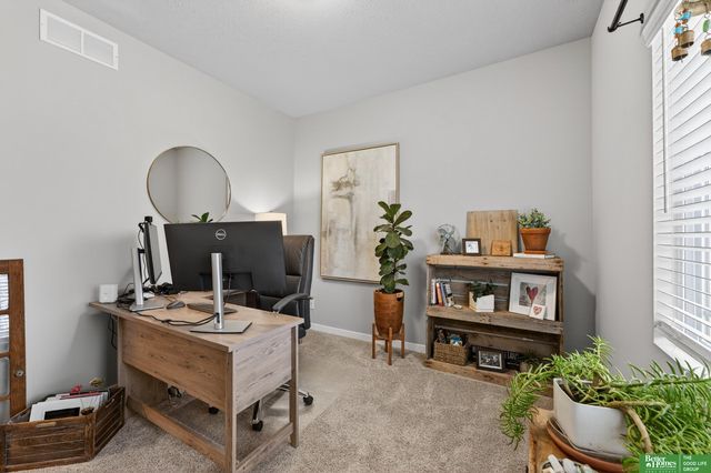 11952 S 107 Avenue, Papillion, NE 68046