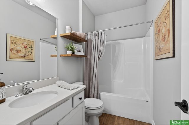 11952 S 107 Avenue, Papillion, NE 68046