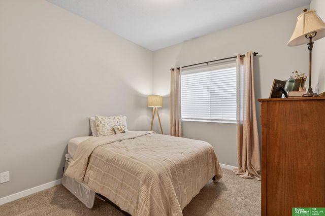 11952 S 107 Avenue, Papillion, NE 68046