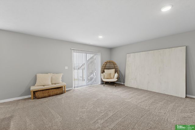 11952 S 107 Avenue, Papillion, NE 68046