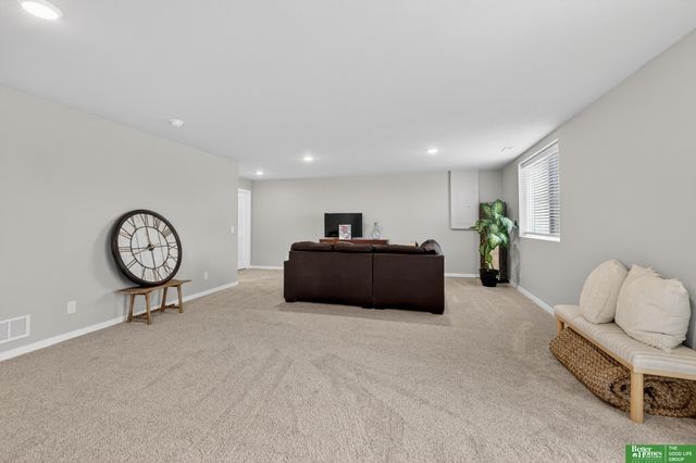 11952 S 107 Avenue, Papillion, NE 68046