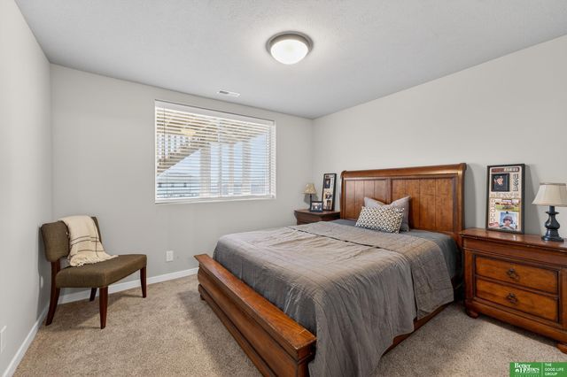 11952 S 107 Avenue, Papillion, NE 68046