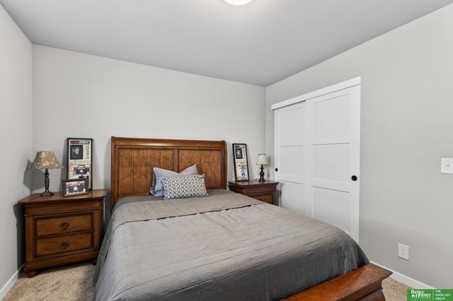 11952 S 107 Avenue, Papillion, NE 68046