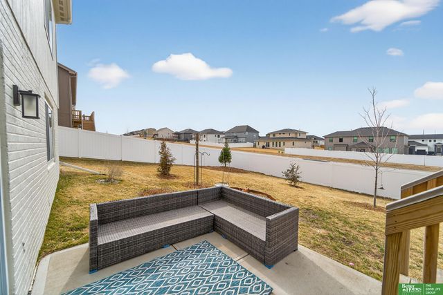 11952 S 107 Avenue, Papillion, NE 68046