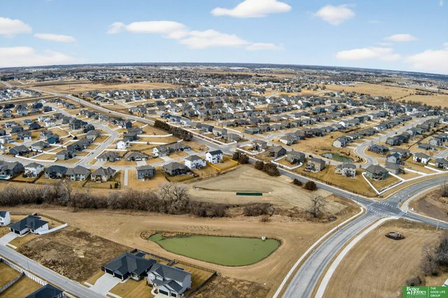 11952 S 107 Avenue, Papillion, NE 68046
