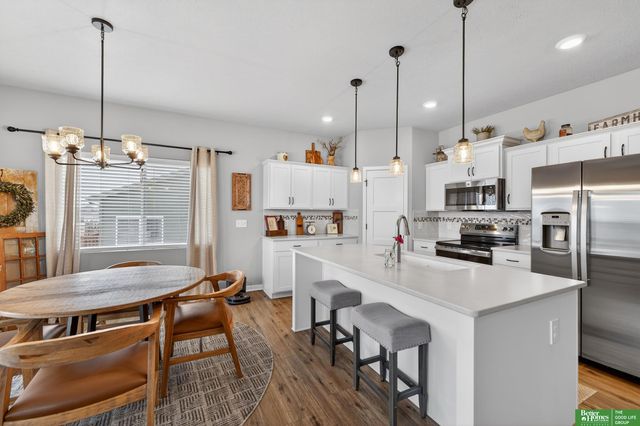 11952 S 107 Avenue, Papillion, NE 68046