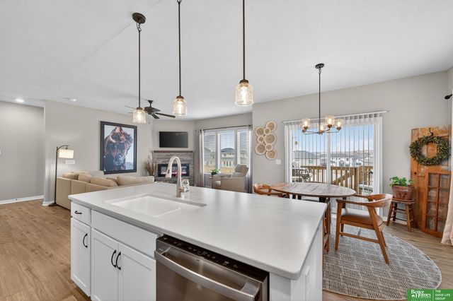 11952 S 107 Avenue, Papillion, NE 68046