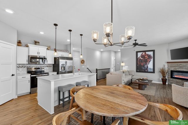 11952 S 107 Avenue, Papillion, NE 68046