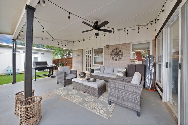 1700 Stagecoach Drive, Pantego, TX 76013