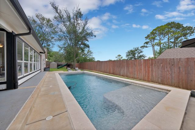 1700 Stagecoach Drive, Pantego, TX 76013