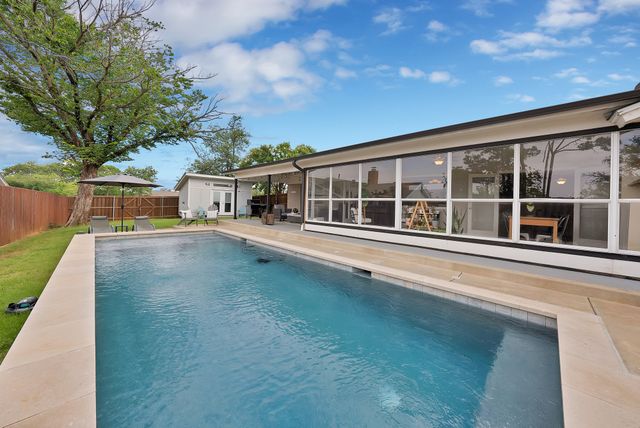 1700 Stagecoach Drive, Pantego, TX 76013