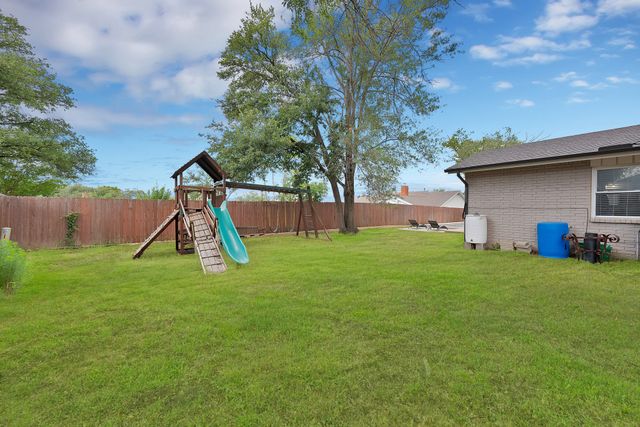 1700 Stagecoach Drive, Pantego, TX 76013