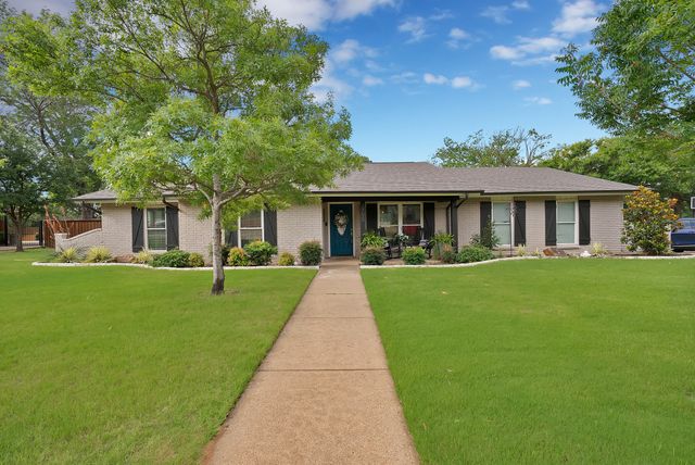1700 Stagecoach Drive, Pantego, TX 76013