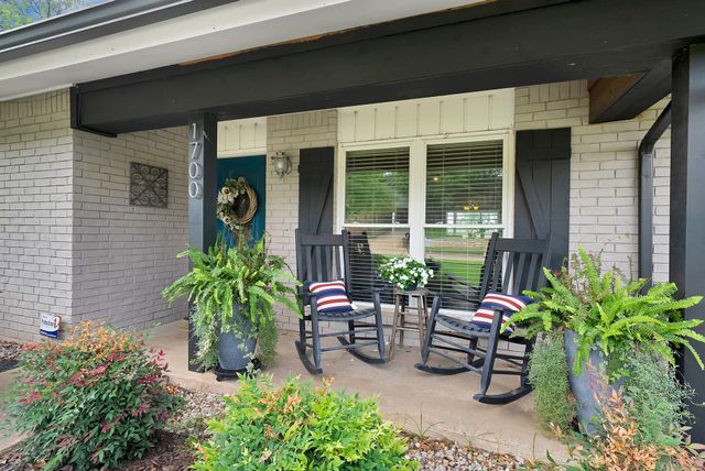 1700 Stagecoach Drive, Pantego, TX 76013