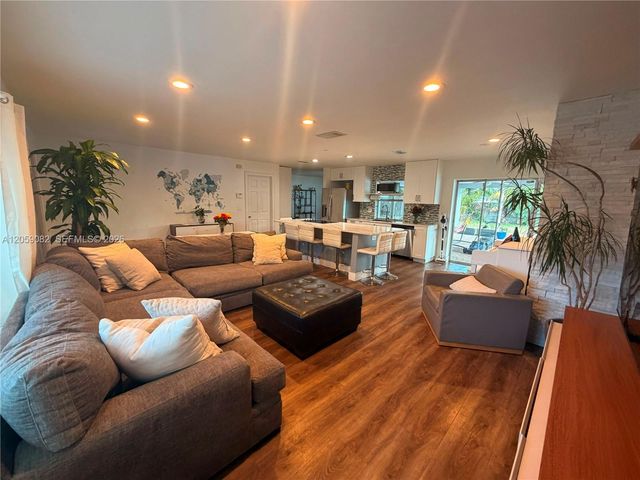 1760 SW 12th St, Boca Raton, FL 33486
