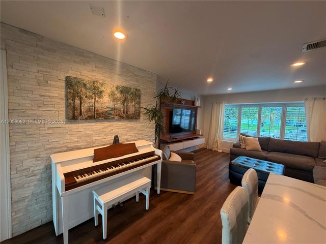 1760 SW 12th St, Boca Raton, FL 33486