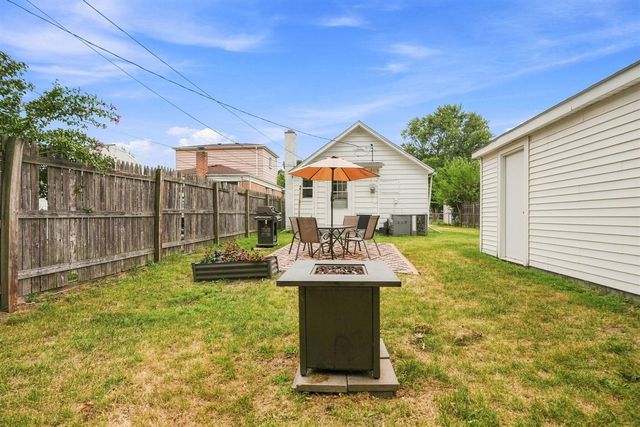 1975 Pearl Avenue, Warren, MI 48091