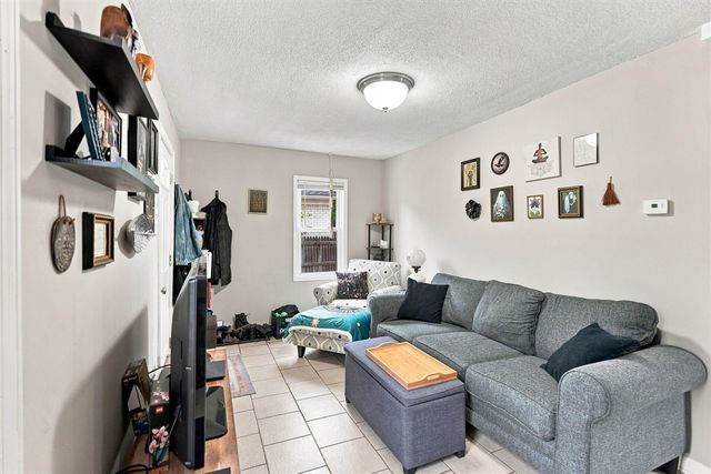 1975 Pearl Avenue, Warren, MI 48091