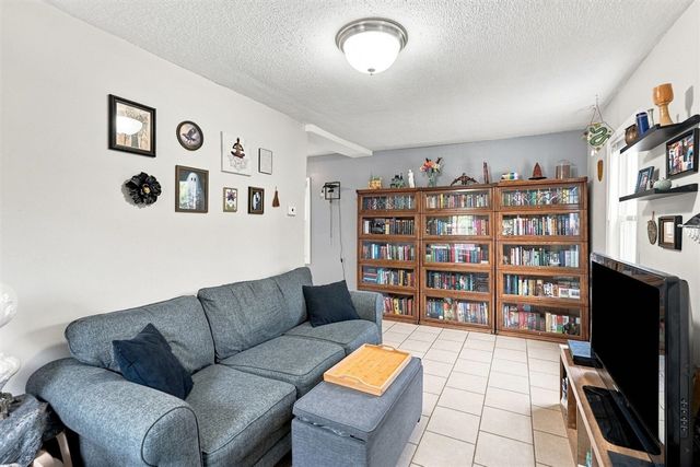 1975 Pearl Avenue, Warren, MI 48091
