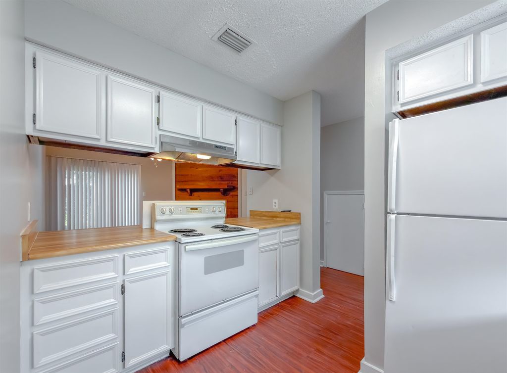Image 12 of property listing at 3294 Nekoma Lane, Tallahassee, FL 32304