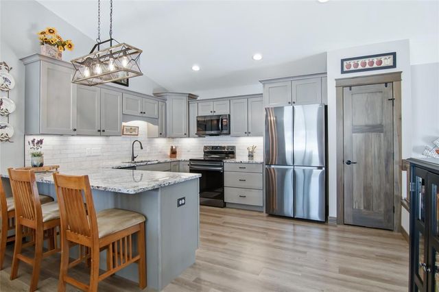 820 Willow Court, Eau Claire, WI 54703