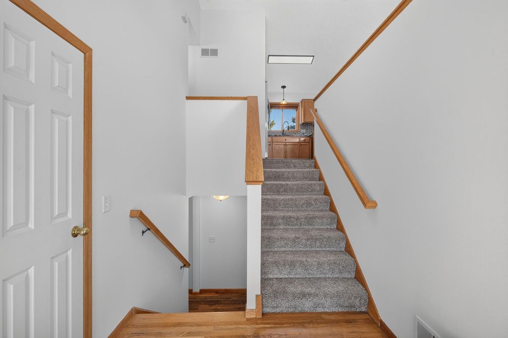 911 Cobblestone Lane, Belle Plaine, MN 56011 — photo 5