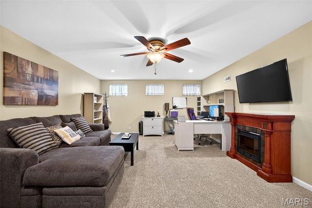 71 Harrisburg Court, St Peters, MO 63376